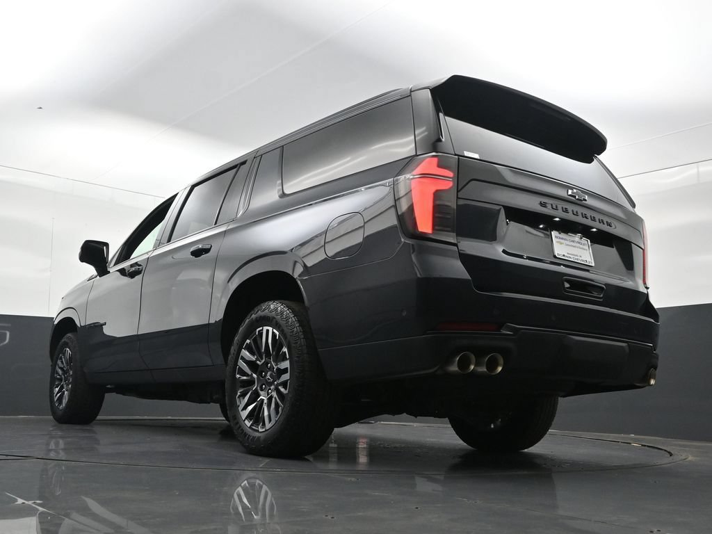 Used 2025 Chevrolet Suburban Z71 AWD/4WD image 32