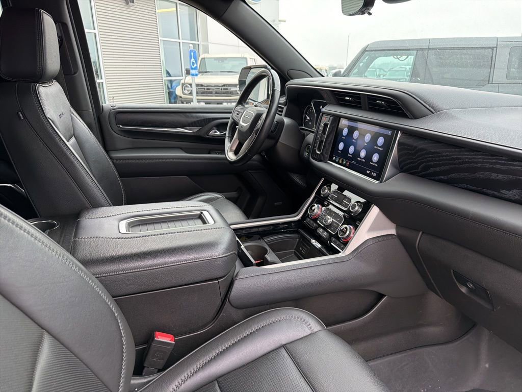 Used 2021 GMC Yukon Denali w/ Denali Ultimate Package image 32