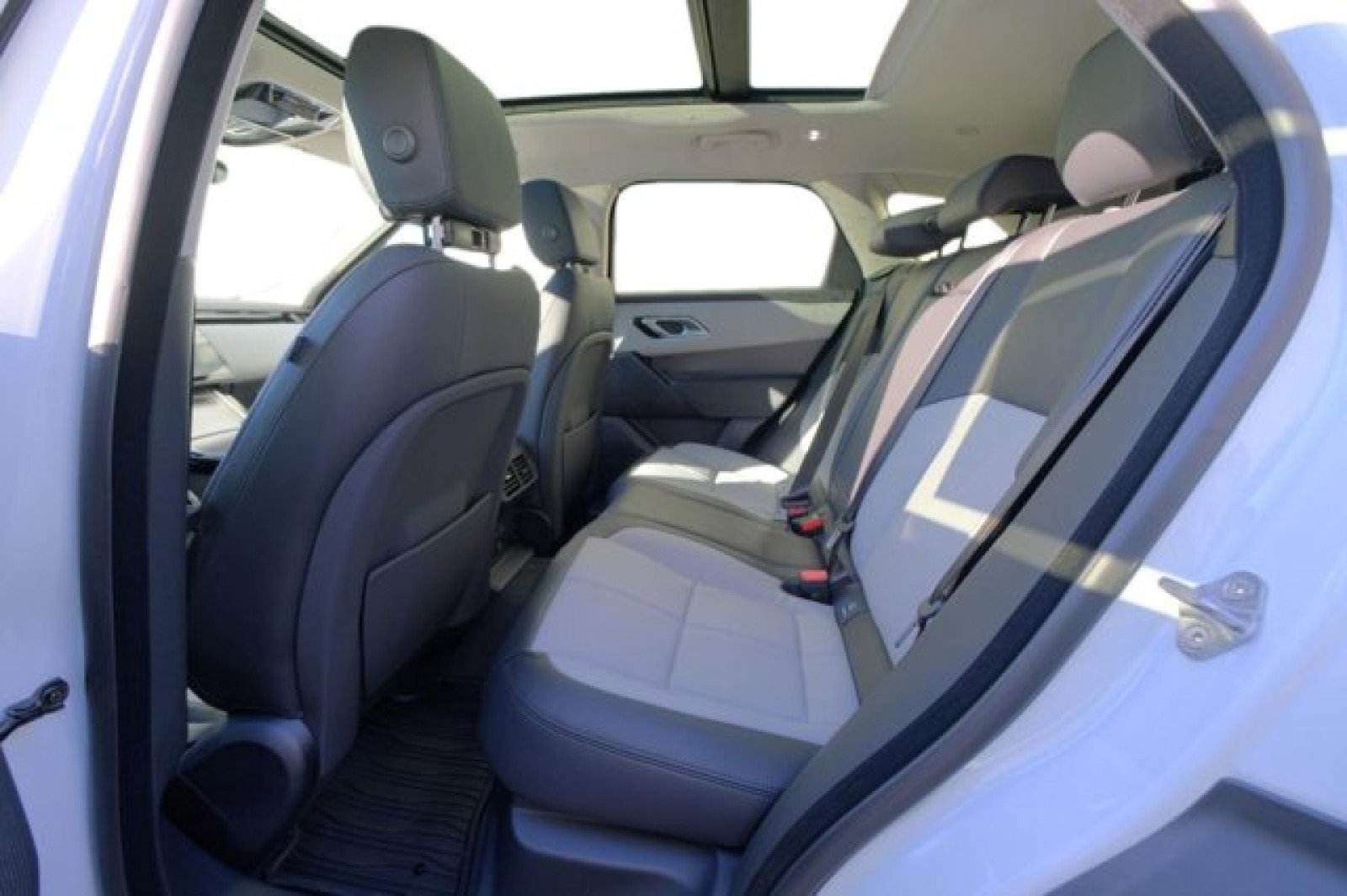 New 2025 Land Rover Range Rover Velar Dynamic SE image 14