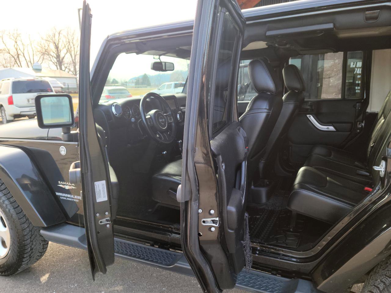 Used 2015 Jeep Wrangler Unlimited Sahara w/ Connectivity Group image 7