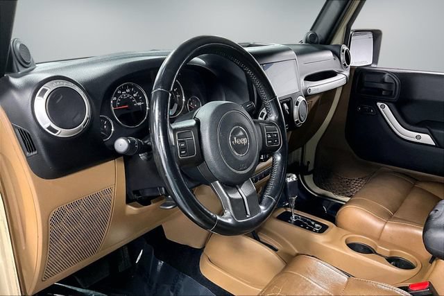 Used 2012 Jeep Wrangler Unlimited Sahara AWD/4WD image 15
