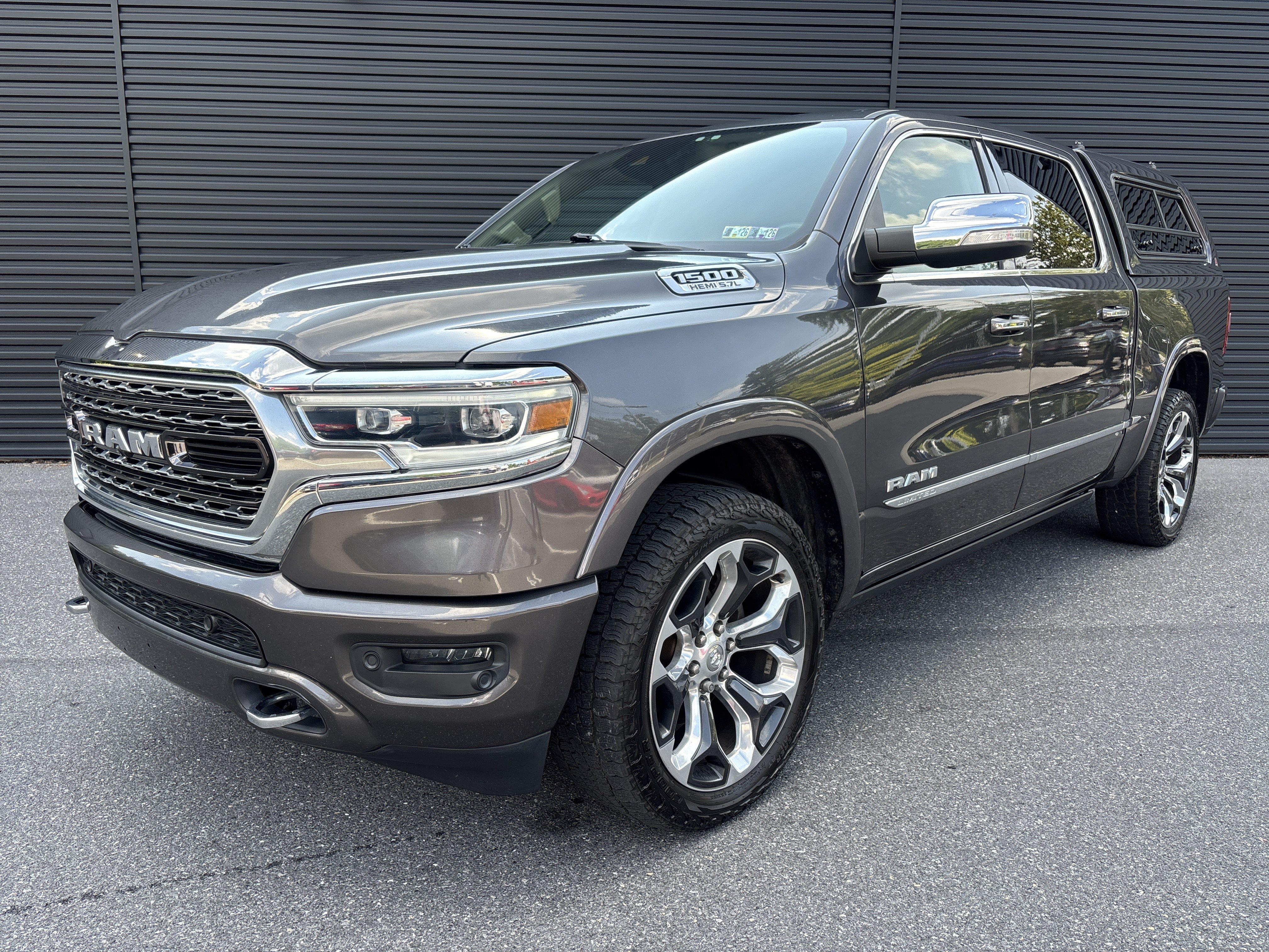 Used 2019 RAM 1500 Limited AWD/4WD image 1