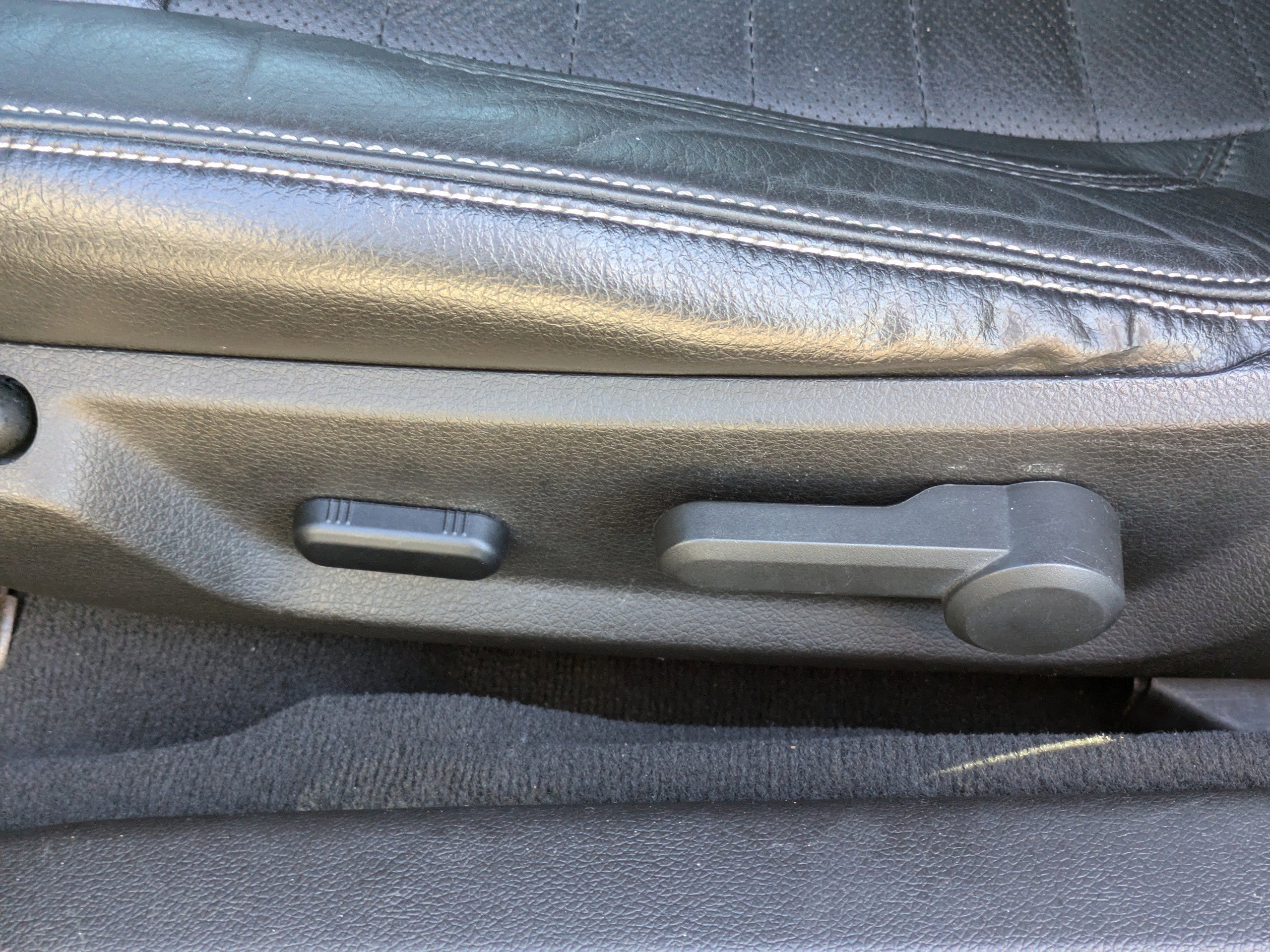 Used 2010 Ford Mustang GT Premium image 18