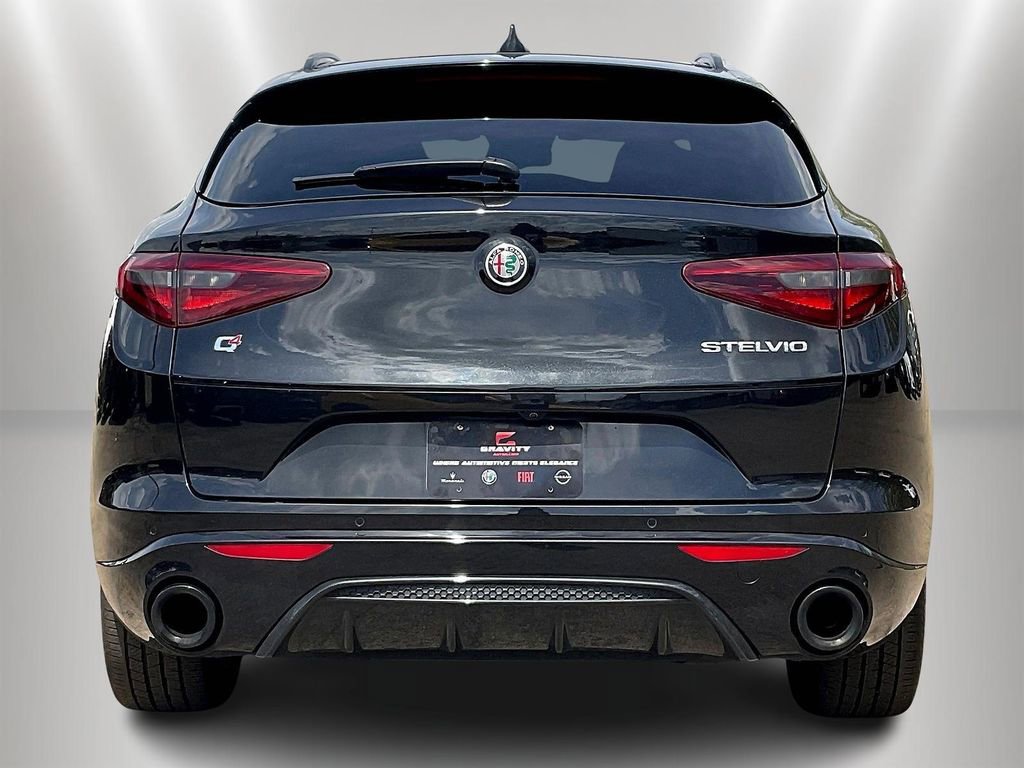 Used 2023 Alfa Romeo Stelvio Veloce AWD/4WD image 5