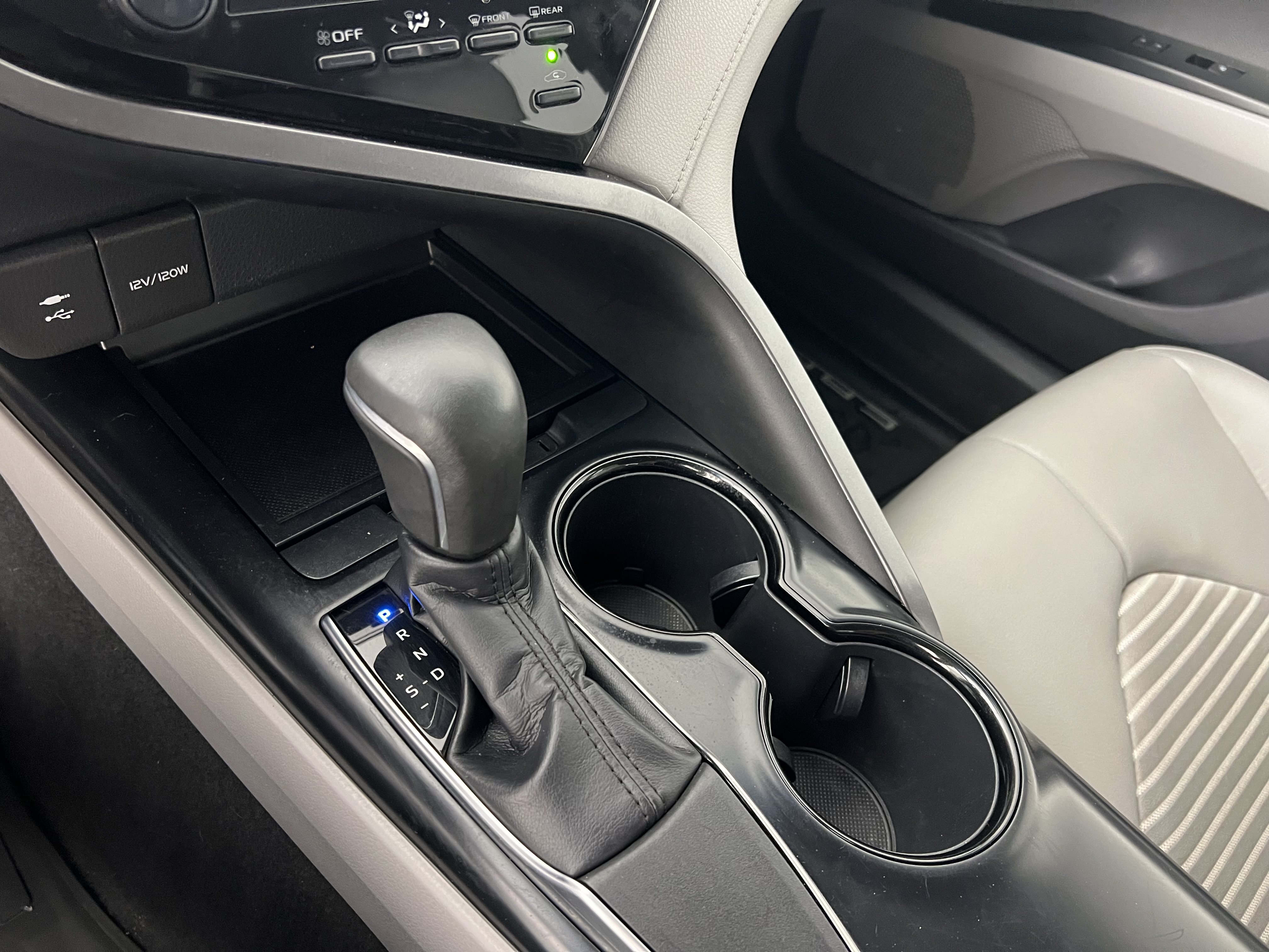 Used 2019 Toyota Camry SE FWD image 30