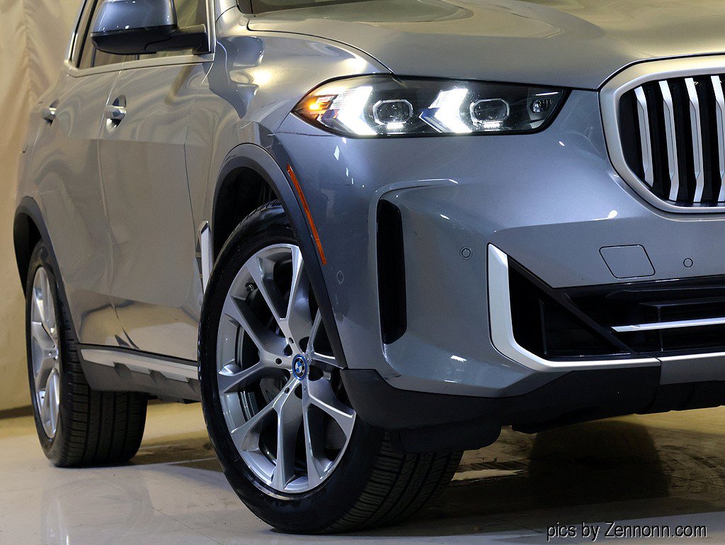 Certified 2025 BMW X5 xDrive50e w/ Premium Package AWD/4WD image 4