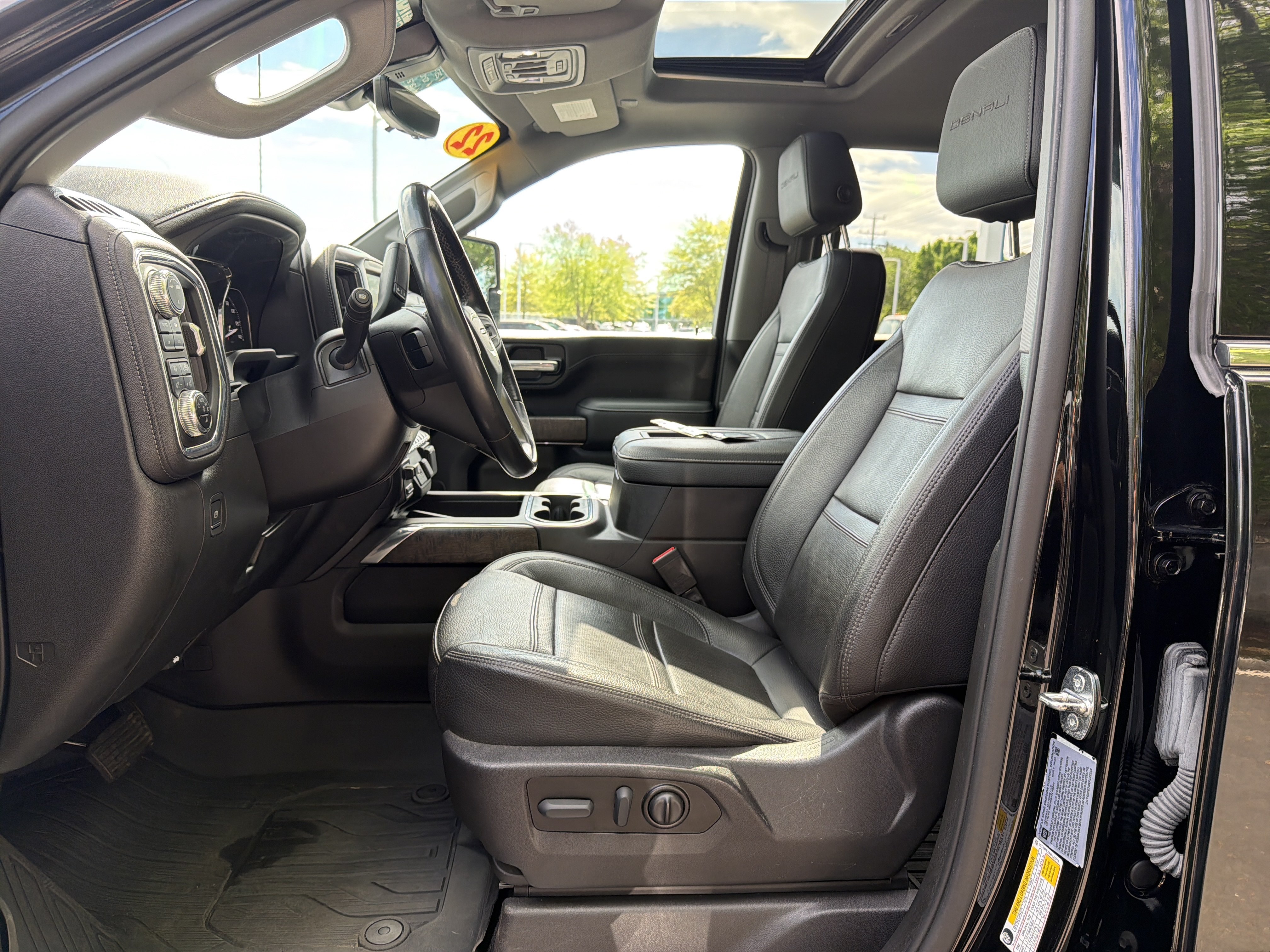 Used 2022 GMC Sierra 2500 Denali w/ Denali Ultimate Package AWD/4WD image 16