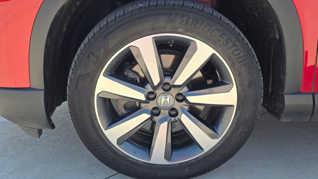 Certified 2025 Honda Pilot Touring image 10
