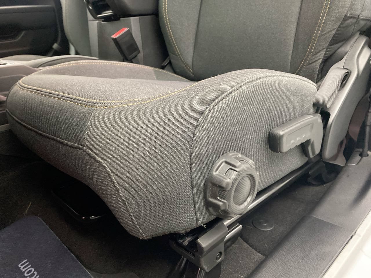 Used 2025 Jeep Wrangler Sport AWD/4WD image 13