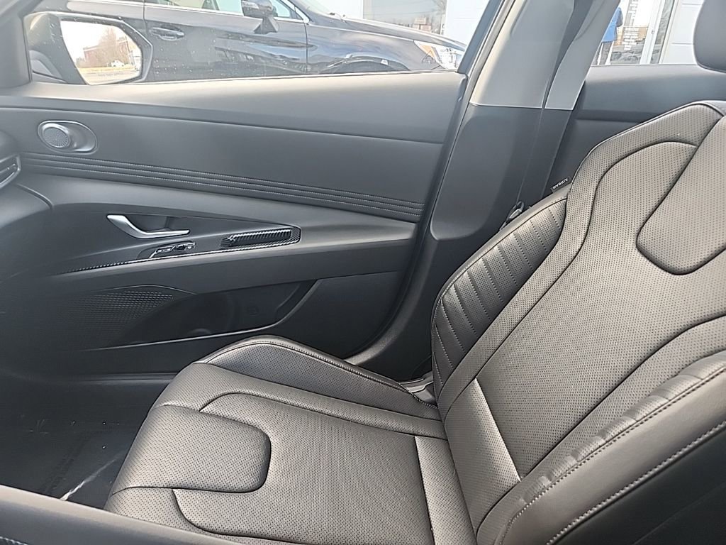 Used 2024 Hyundai Elantra Limited image 13