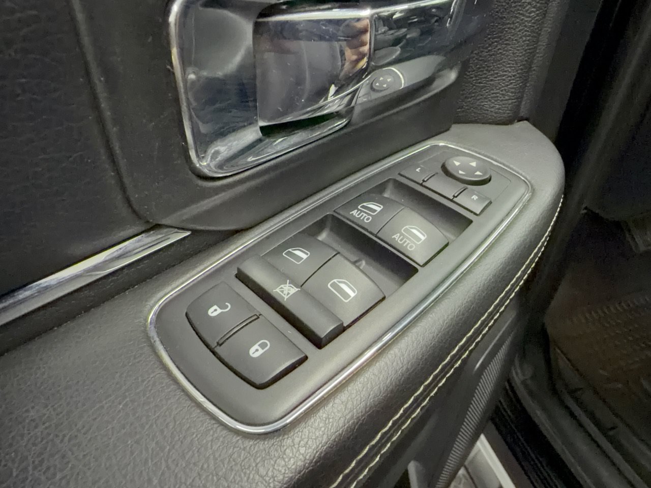 Used 2014 RAM 3500 Laramie w/ Convenience Group AWD/4WD image 15