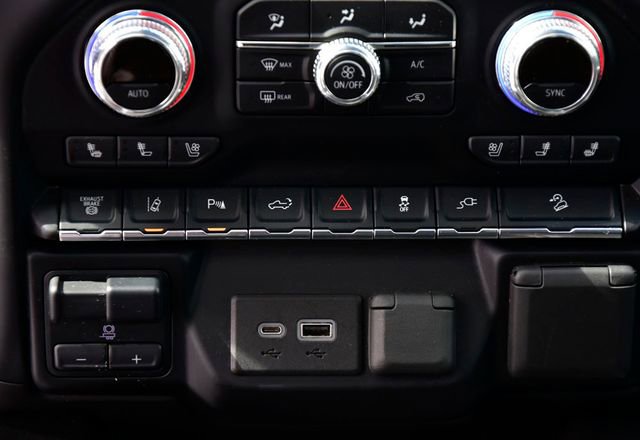 Used 2021 GMC Sierra 2500 AT4 w/ AT4 Premium Plus Package image 33