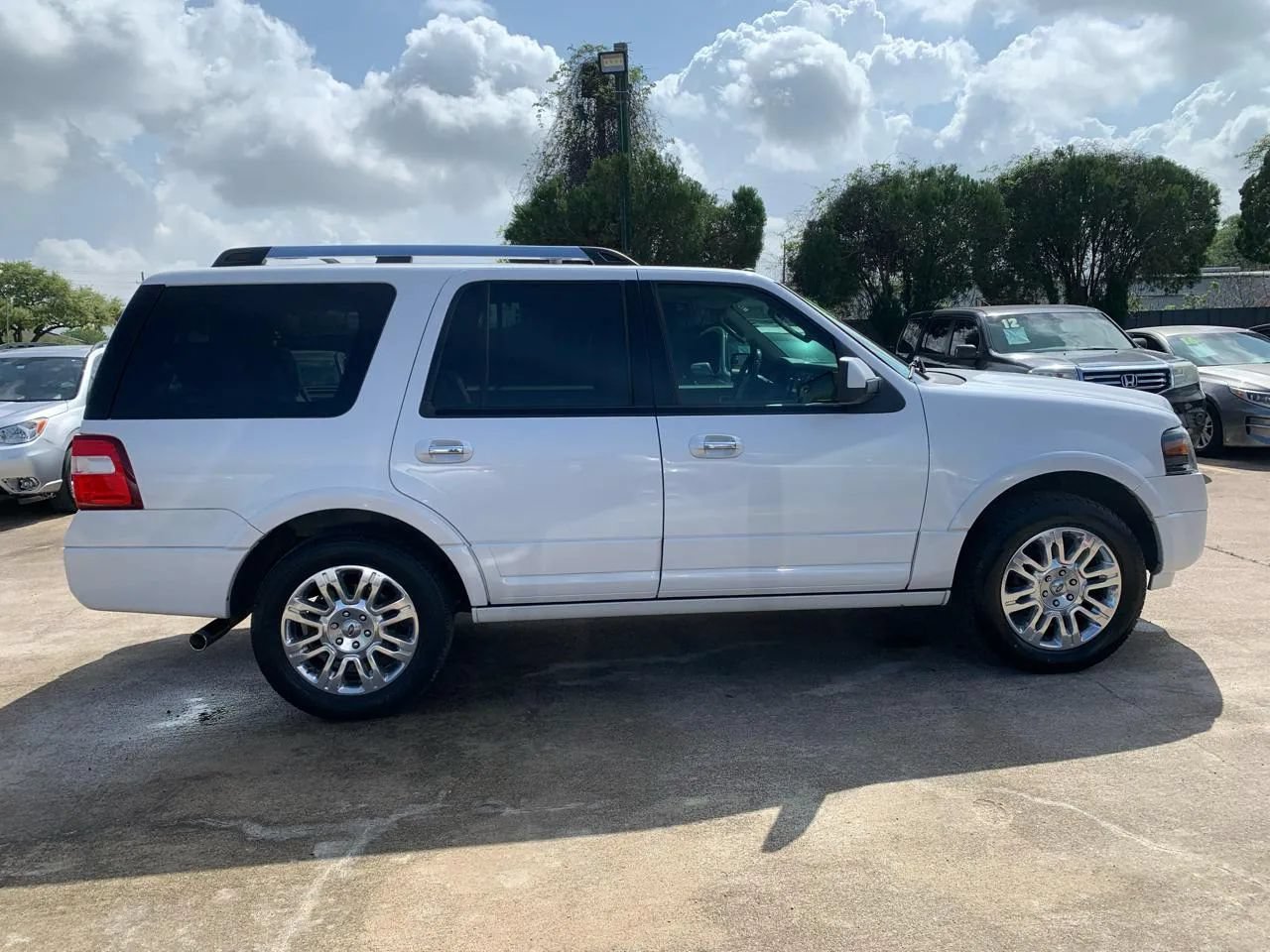 Used 2014 Ford Expedition Limited RWD image 8