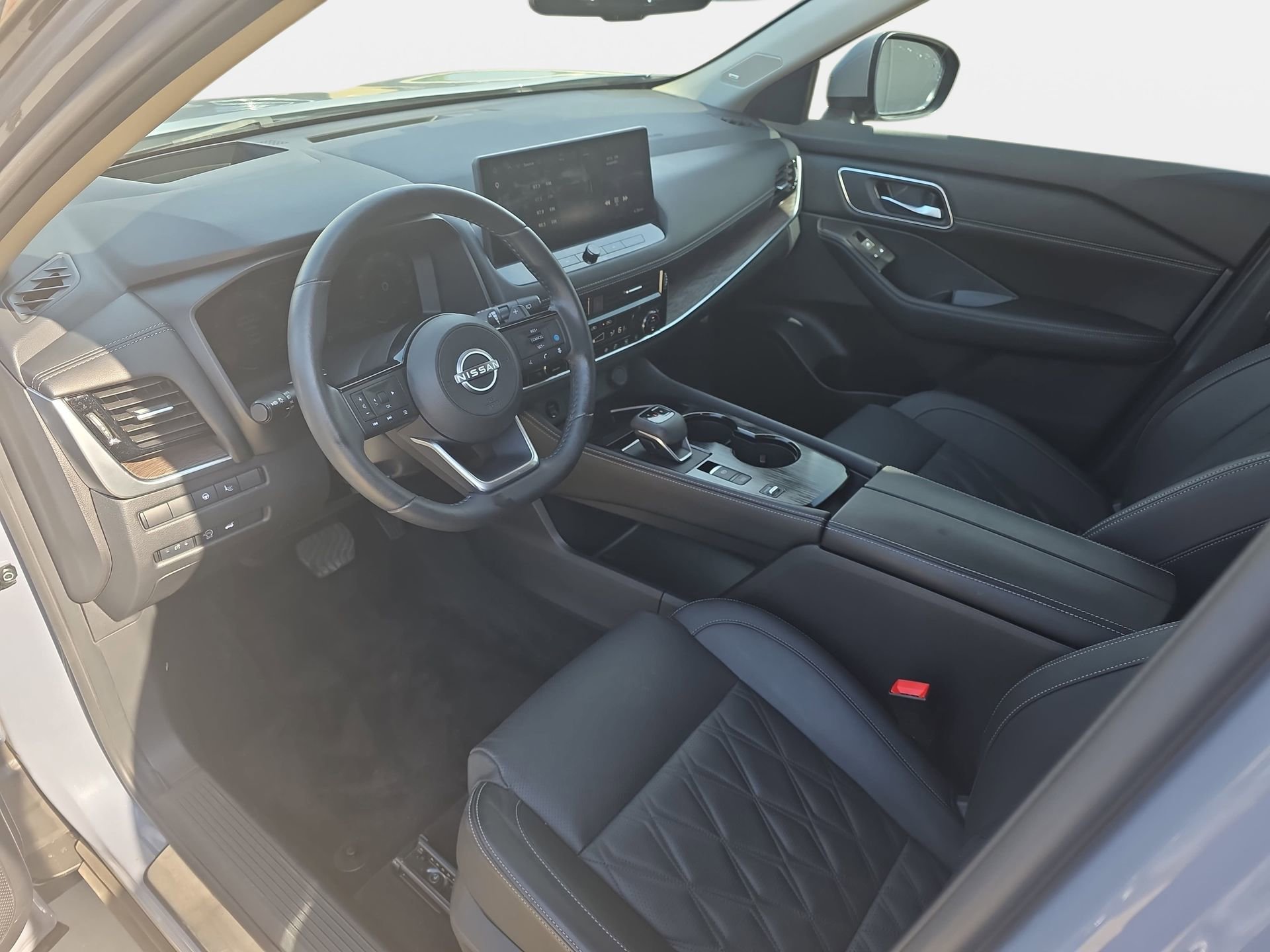 Used 2024 Nissan Rogue Platinum w/ Platinum Premium Package FWD image 16