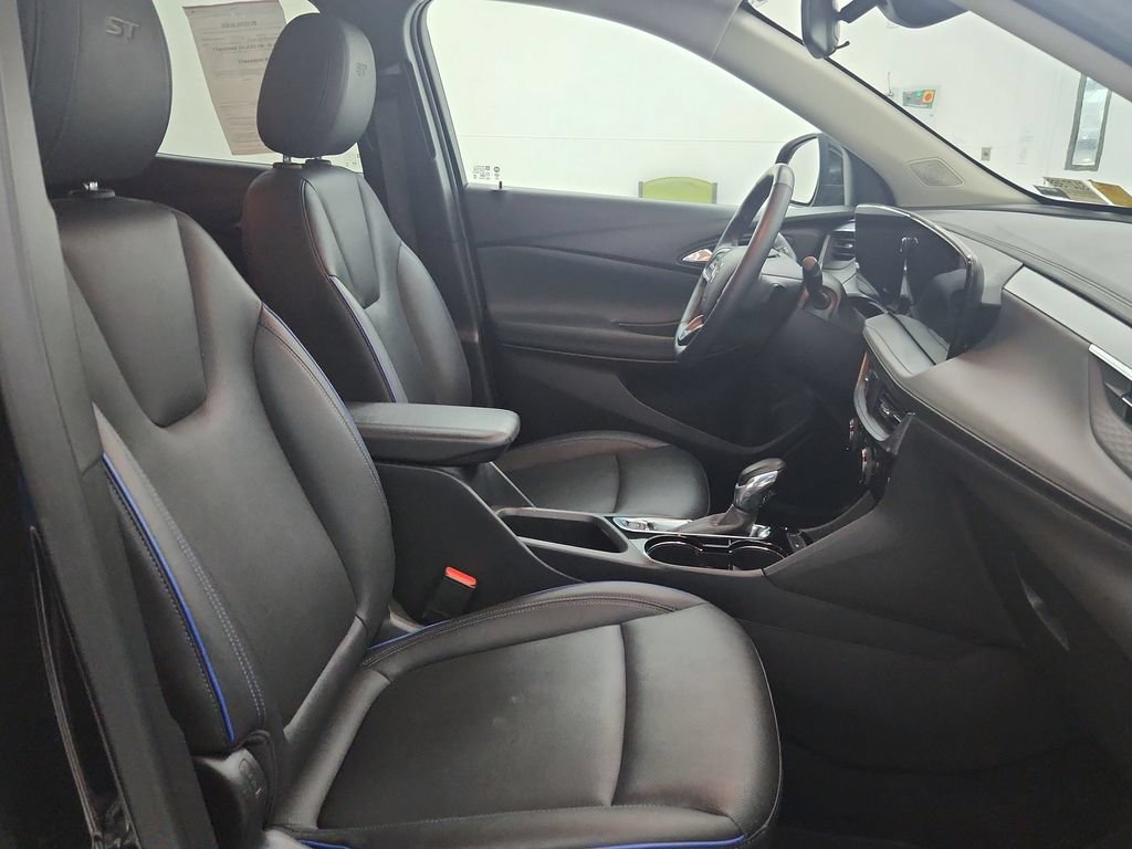 Used 2025 Buick Encore GX Sport Touring w/ Comfort Package FWD image 35
