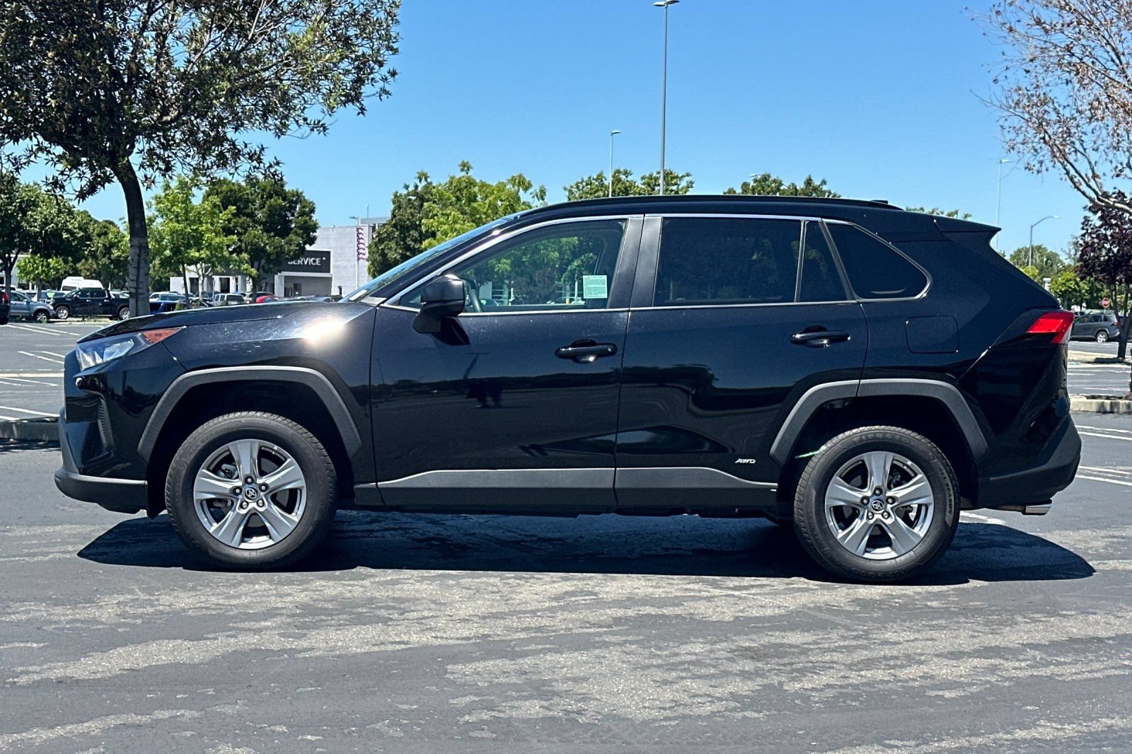 Certified 2022 Toyota RAV4 LE AWD/4WD image 8