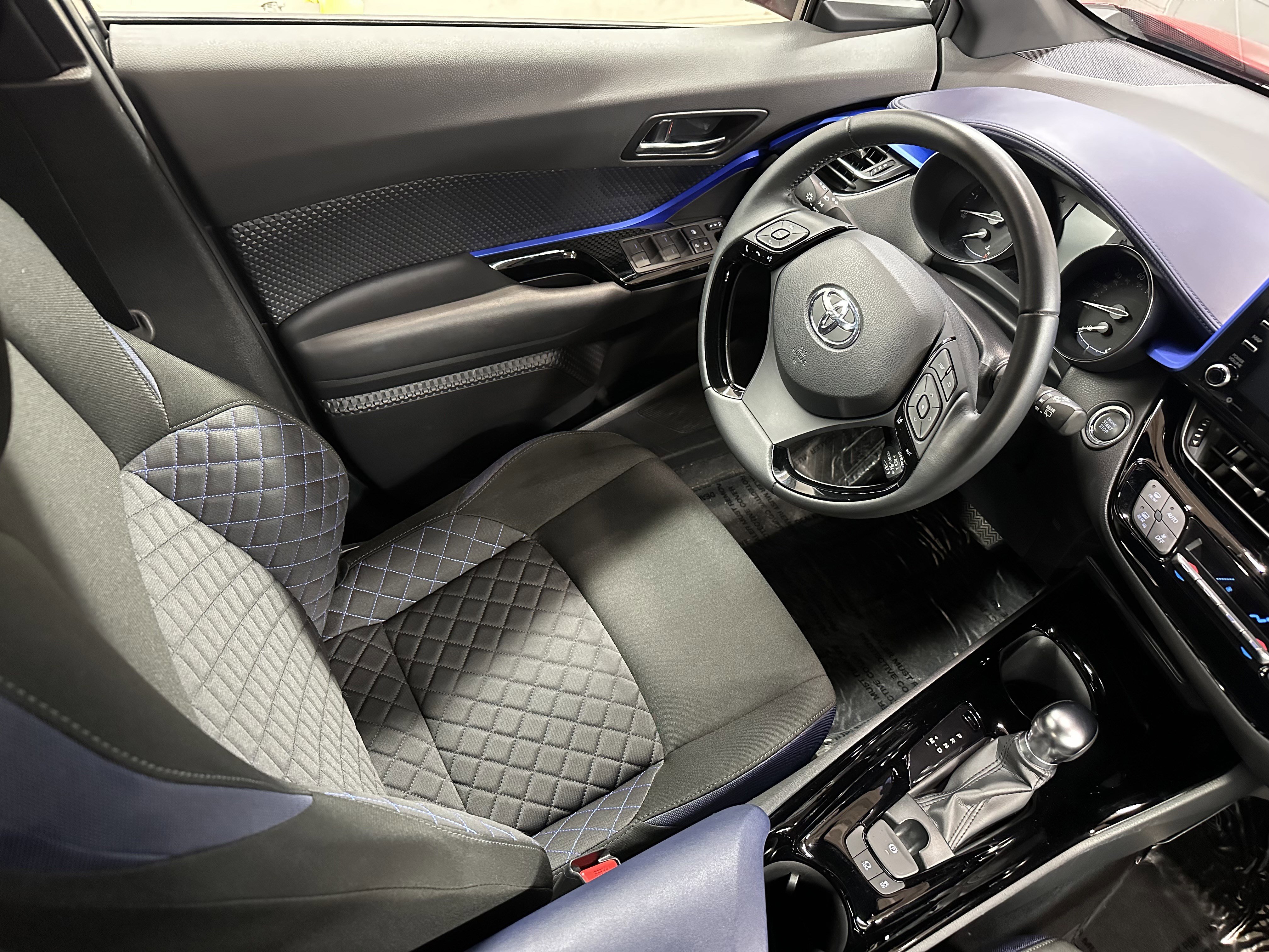 Used 2020 Toyota C-HR XLE image 10