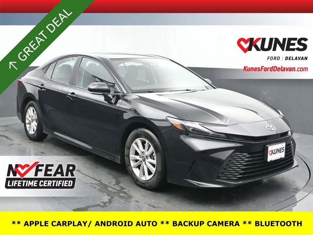 Used 2025 Toyota Camry LE image 1