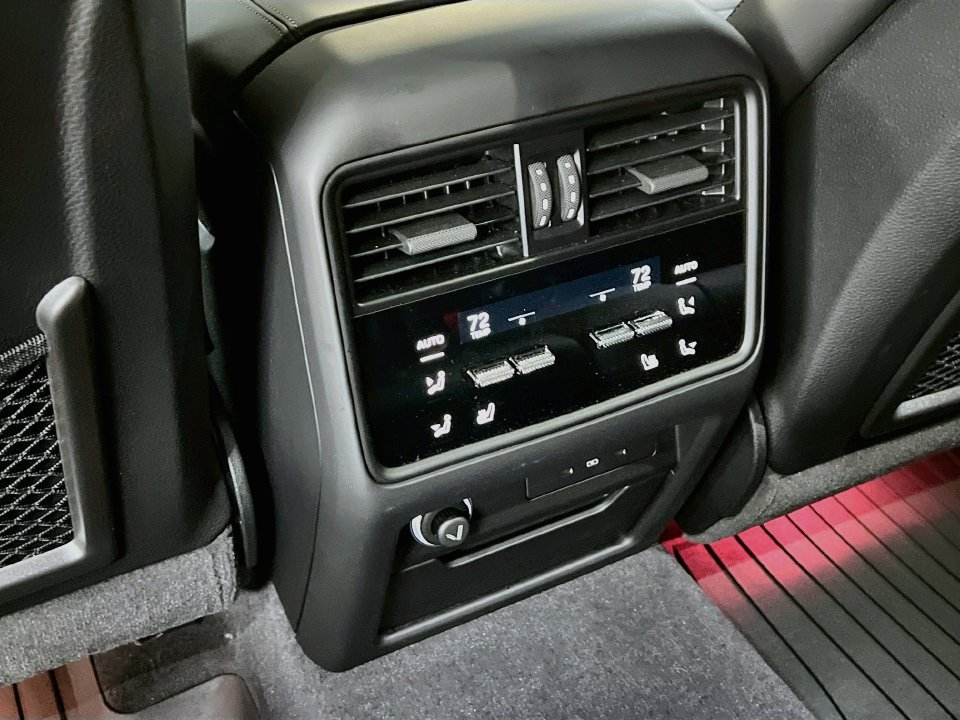 Certified 2025 Porsche Cayenne GTS AWD/4WD image 27
