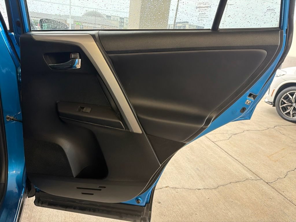 Used 2018 Toyota RAV4 XLE AWD/4WD image 23