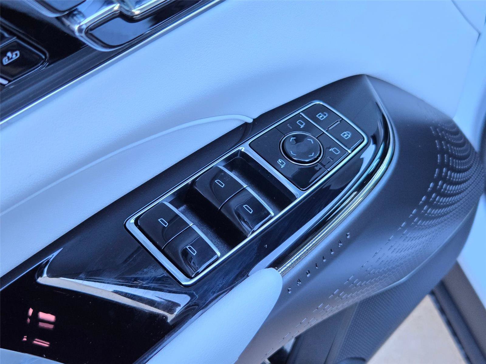 New 2026 Cadillac Lyriq Premium Luxury w/ LPO, Floor Liner Package AWD/4WD image 26