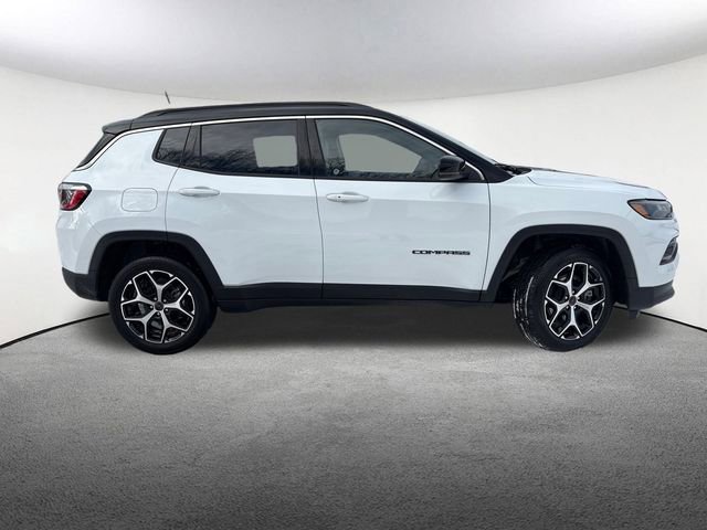 Used 2025 Jeep Compass Limited image 15