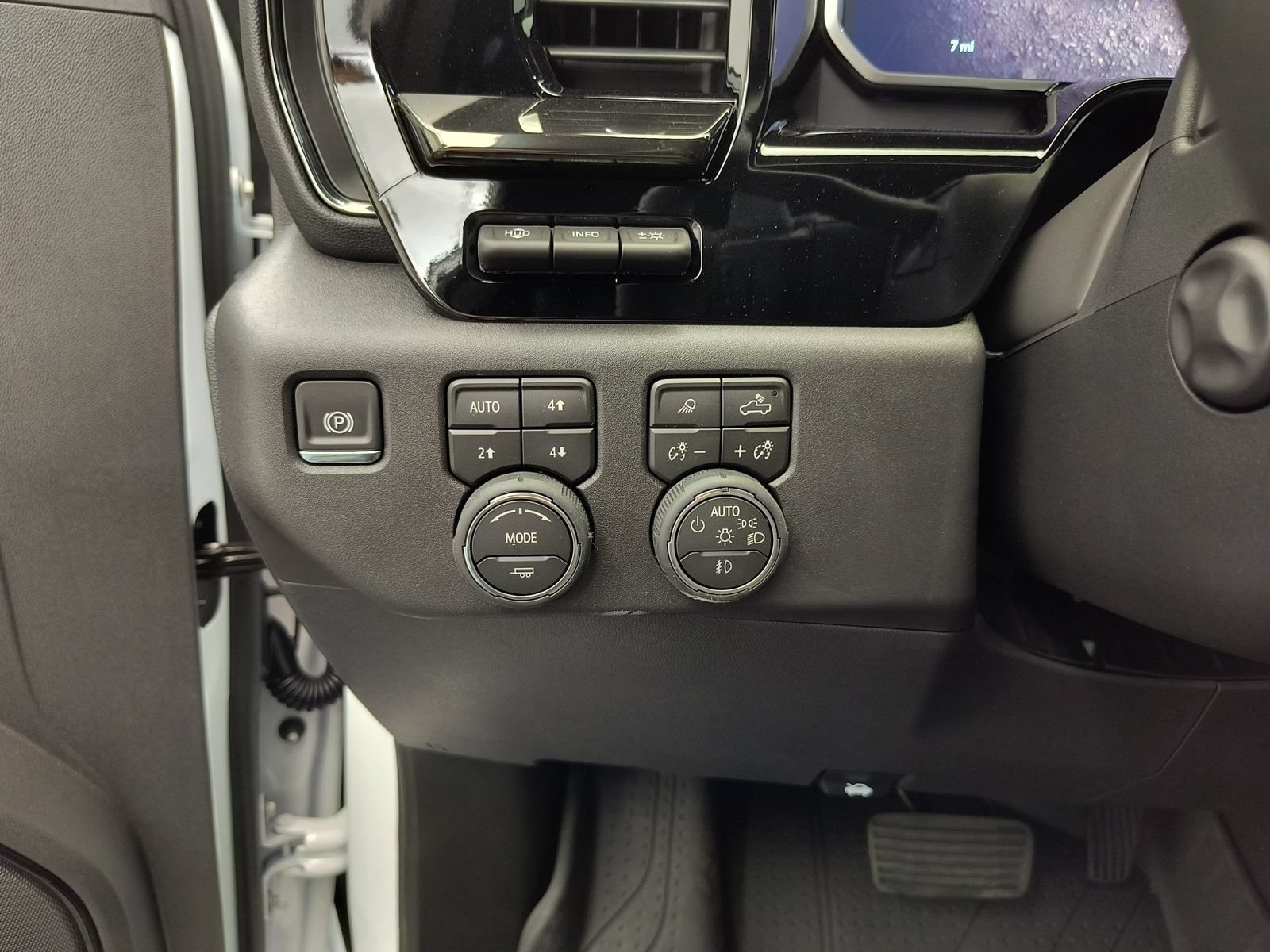 New 2026 Chevrolet Silverado 1500 ZR2 AWD/4WD image 15