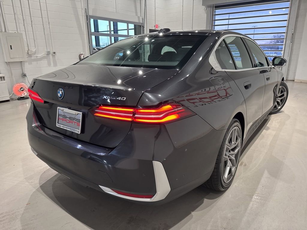 Used 2025 BMW i5 xDrive40 w/ Premium Package AWD/4WD image 4