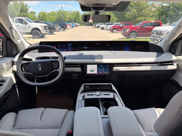 New 2026 Lincoln Navigator L Reserve AWD/4WD image 18