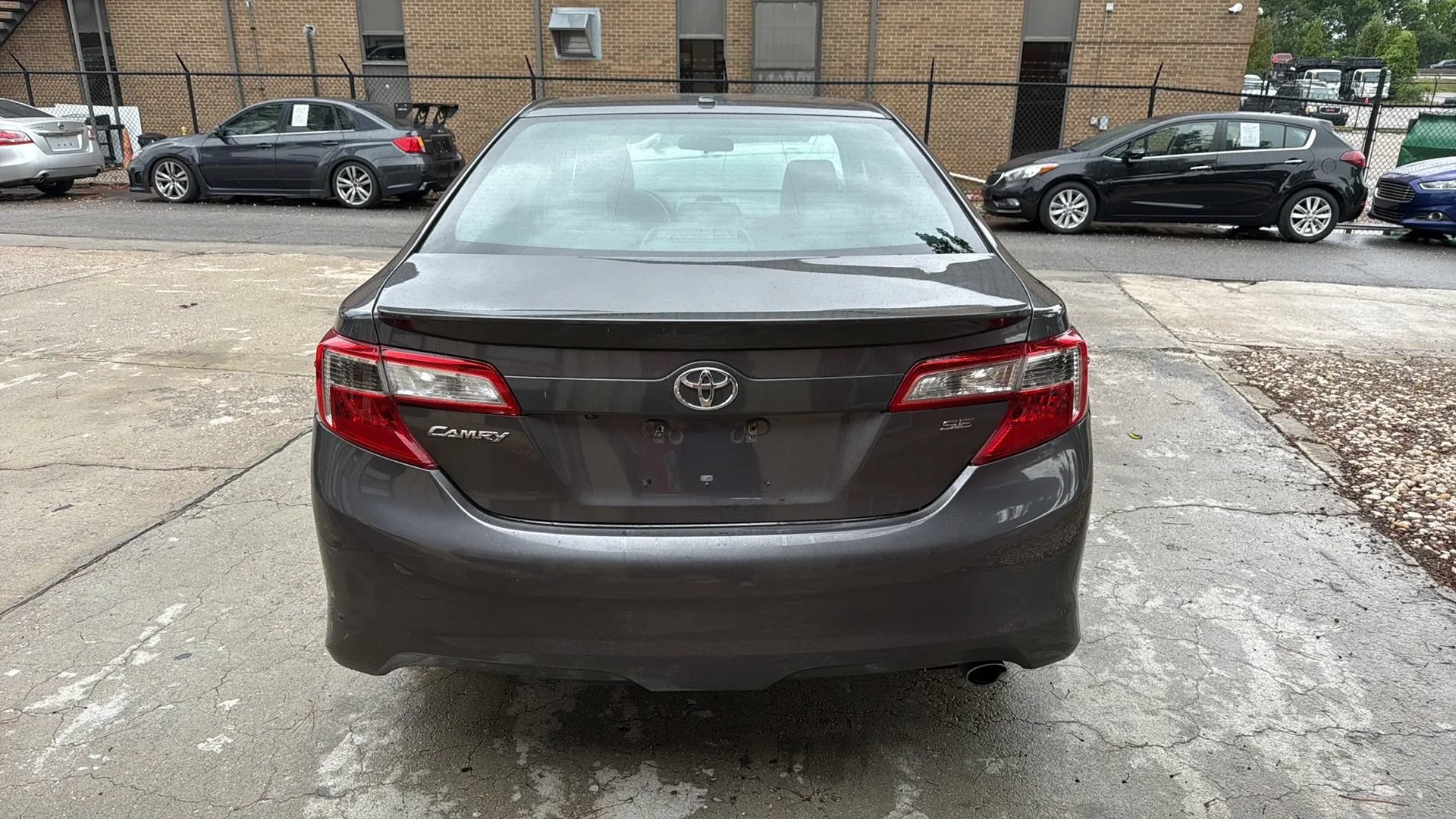 Used 2014 Toyota Camry SE w/ Moonroof Package FWD image 6