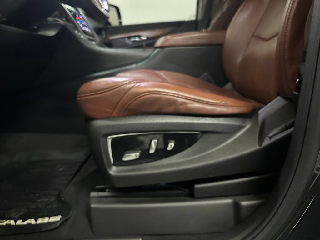 Used 2018 Cadillac Escalade ESV Premium Luxury RWD image 37