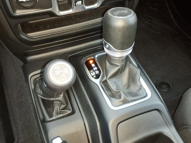 Certified 2023 Jeep Wrangler Unlimited w/ Cold Weather Group image 17