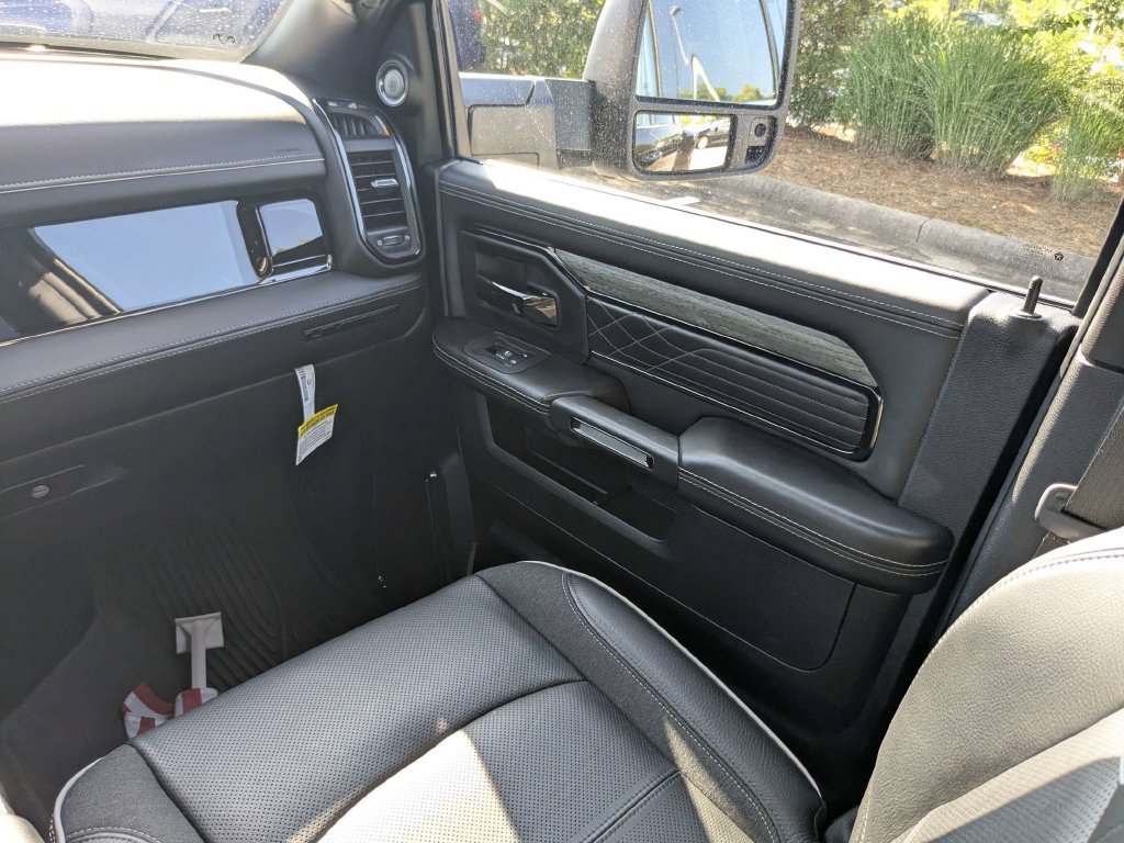 Used 2025 RAM 3500 Limited AWD/4WD image 19