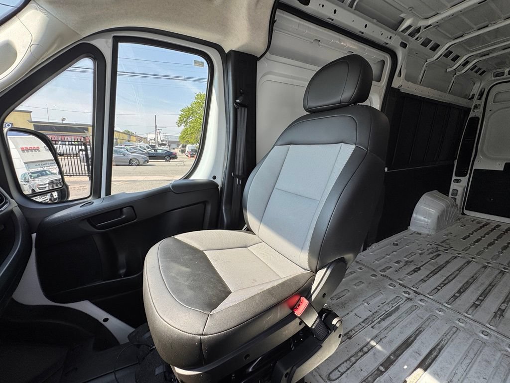 Used 2026 RAM ProMaster 2500 w/ Convenience Group FWD image 17
