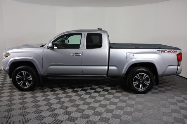 Used 2017 Toyota Tacoma TRD Sport w/ Premium & Technology Package image 5