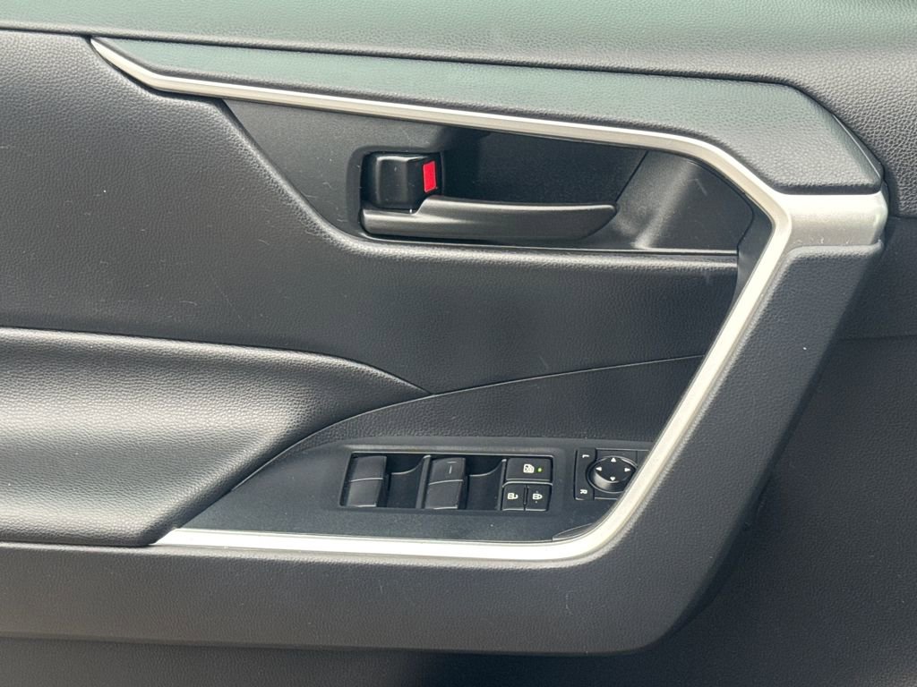 Used 2019 Toyota RAV4 LE w/ All Weather Liner Package image 33