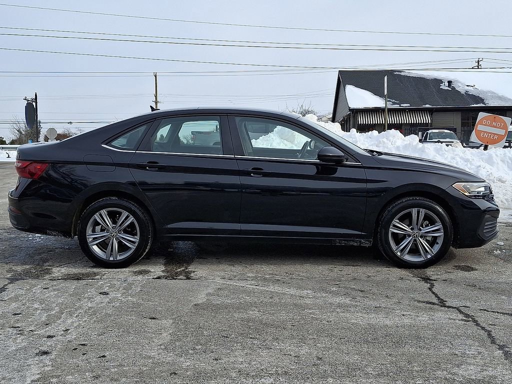 Used 2024 Volkswagen Jetta SE image 7