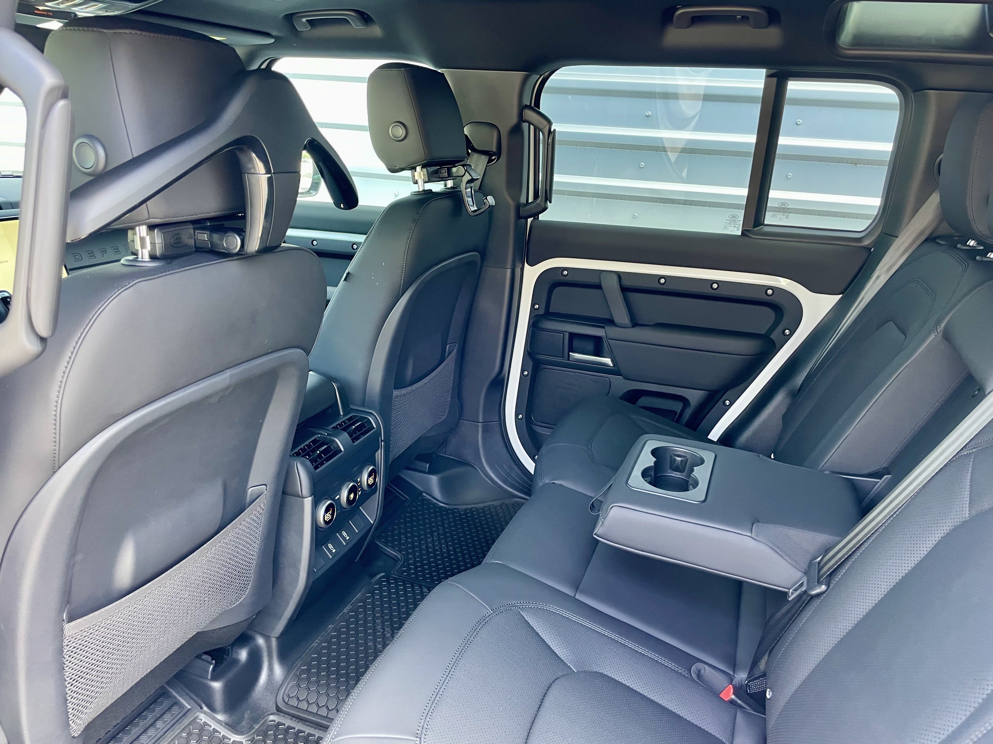 Certified 2025 Land Rover Defender 110 X-Dynamic SE AWD/4WD image 30