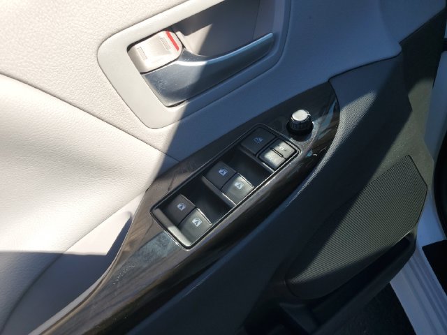 Used 2015 Toyota Sienna XLE w/ XLE Navigation Package FWD image 21