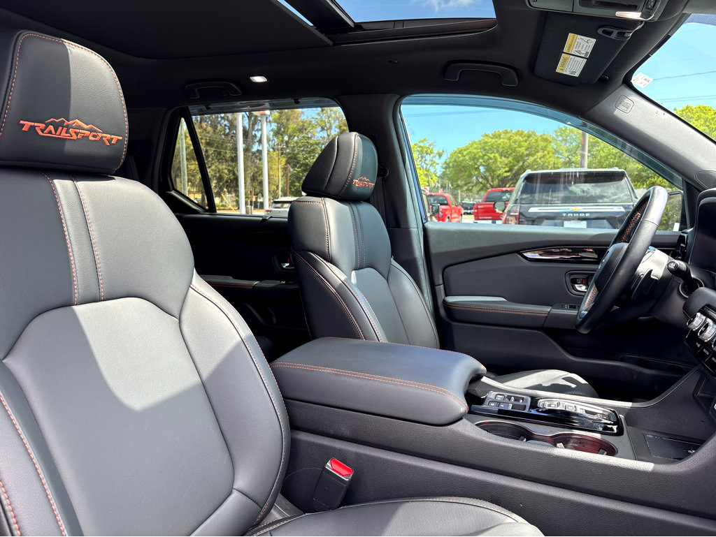 Used 2025 Honda Pilot TrailSport image 13