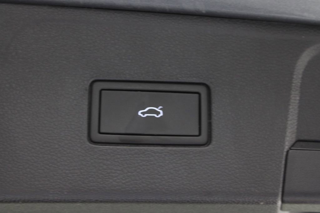 Used 2021 Volkswagen Atlas SE FWD image 18