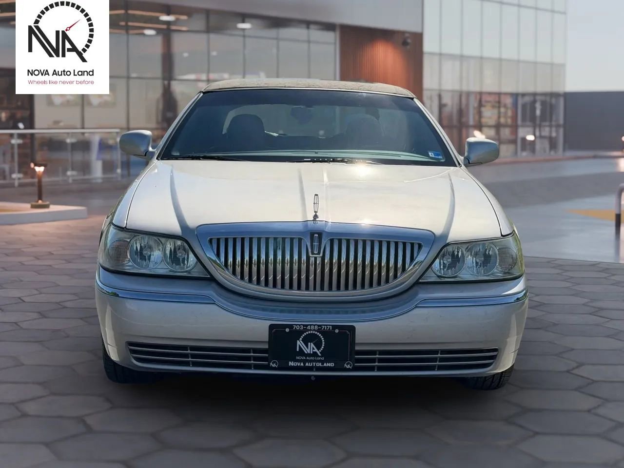Used 2008 Lincoln Town Car Signature Limited image 5