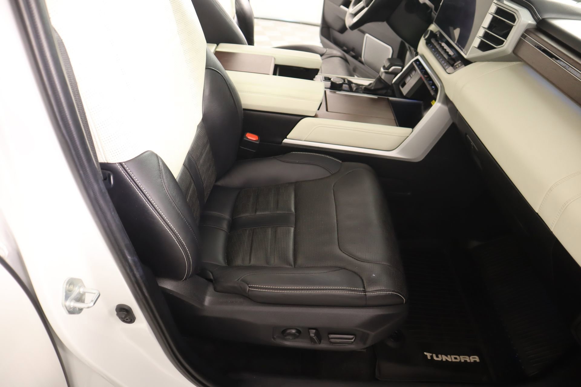 Used 2022 Toyota Tundra Capstone AWD/4WD image 13