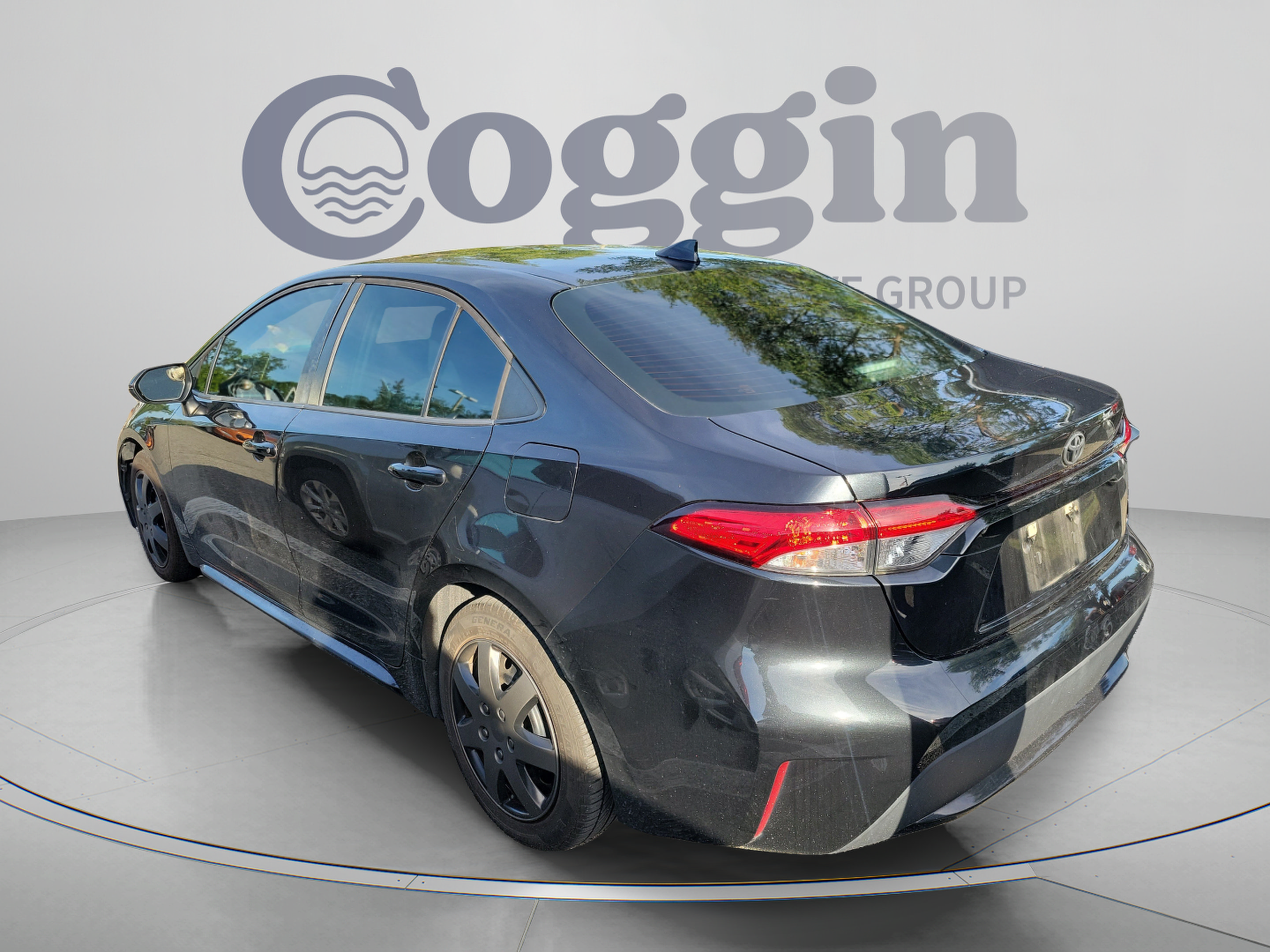 Used 2021 Toyota Corolla LE FWD image 4
