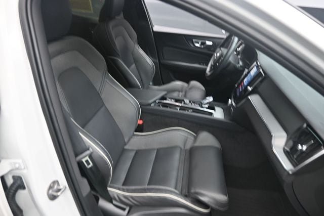 Certified 2024 Volvo S60 B5 Plus w/ Protection Package Premier AWD/4WD image 28