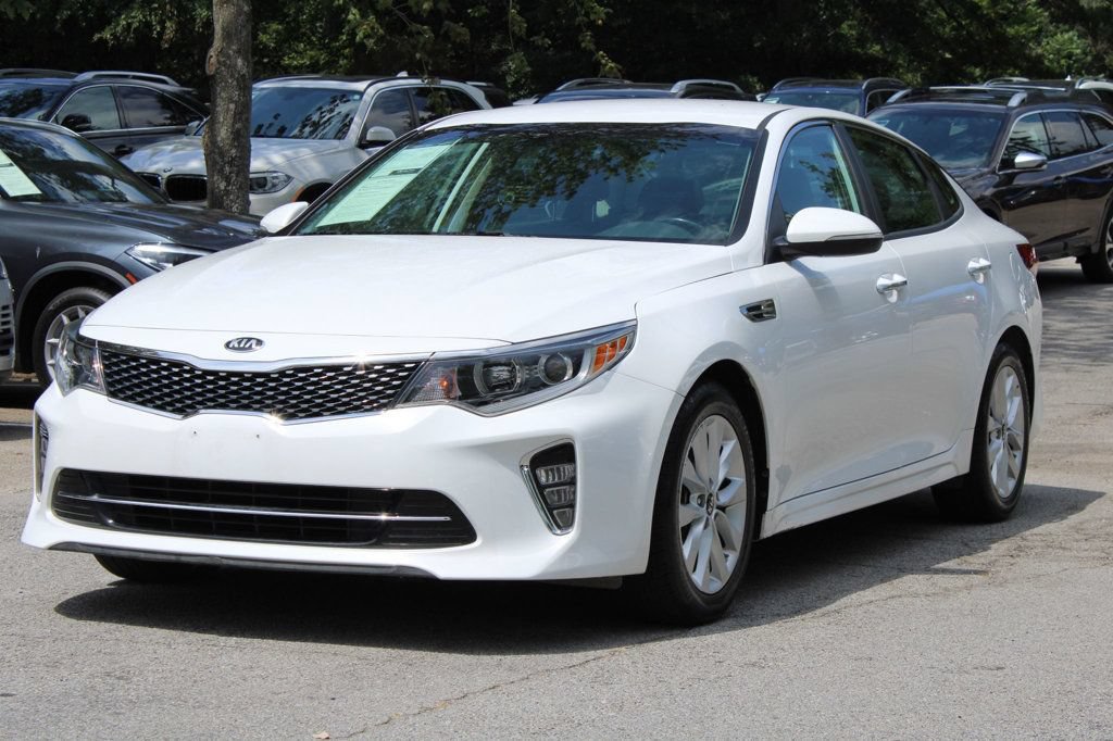 Used 2018 Kia Optima S FWD image 3