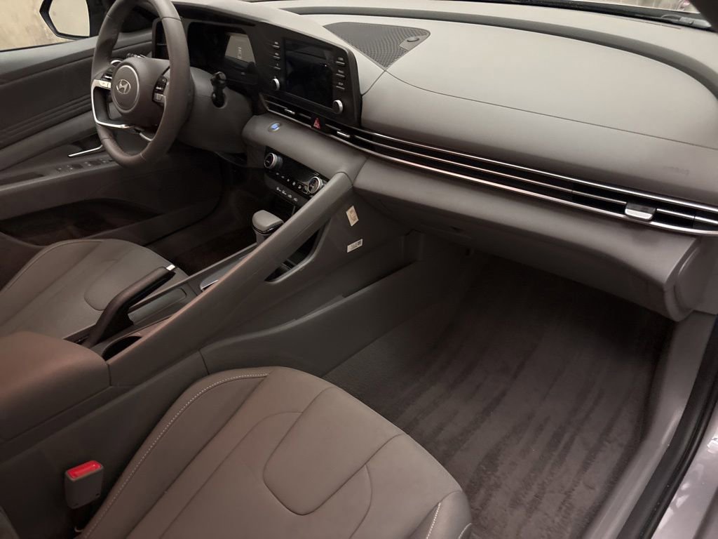 Certified 2026 Hyundai Elantra Sport FWD image 22