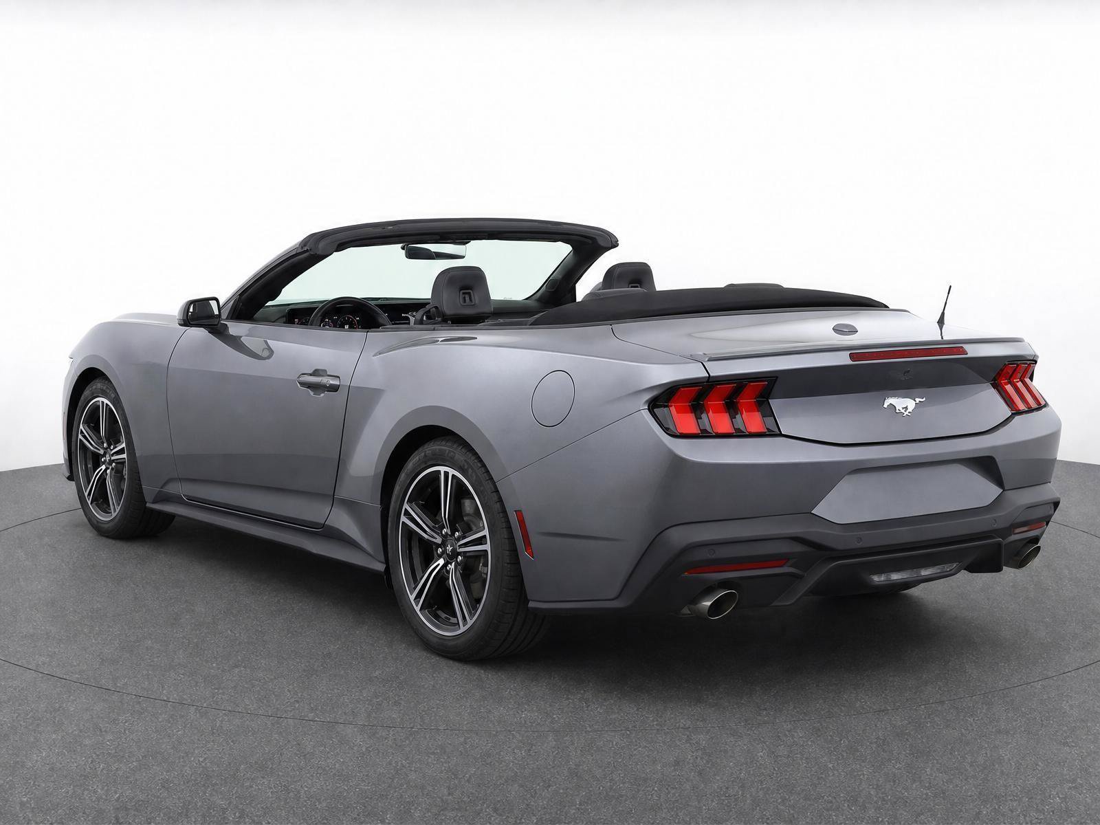 Used 2025 Ford Mustang Premium RWD image 3