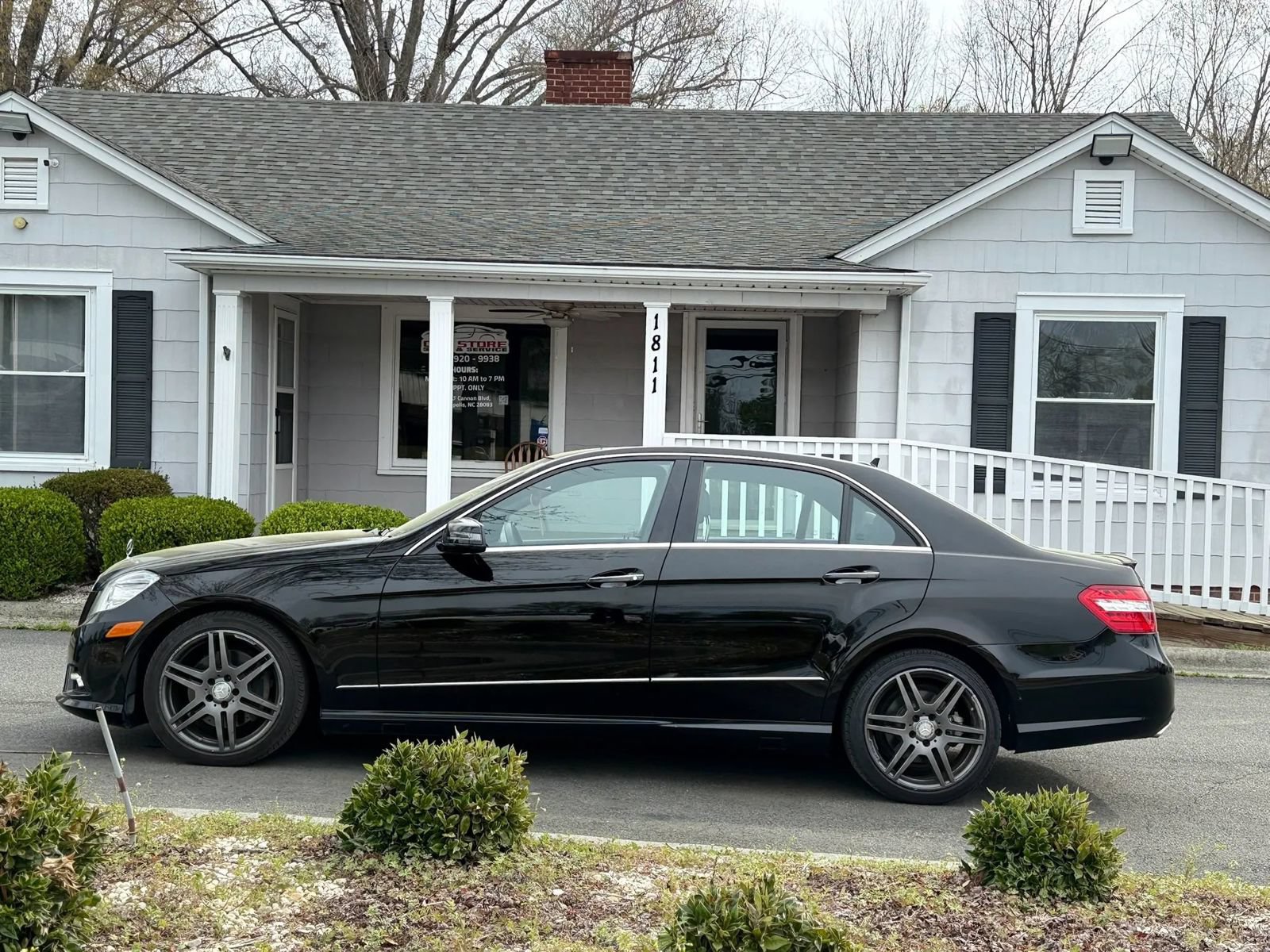 Used 2010 Mercedes-Benz E 350 4MATIC Sedan image 3