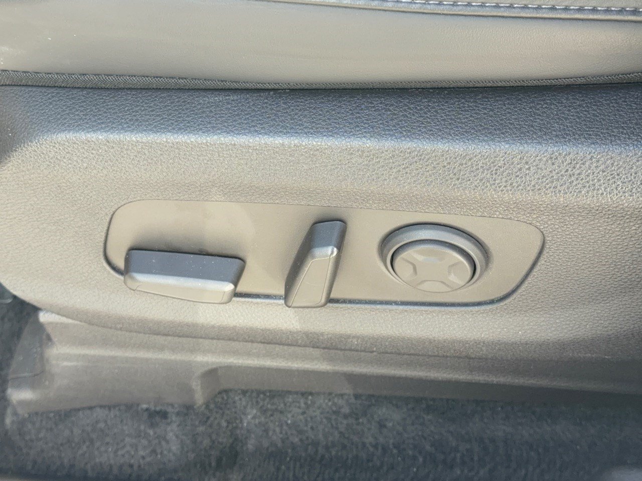 Used 2026 Kia Carnival FWD image 16
